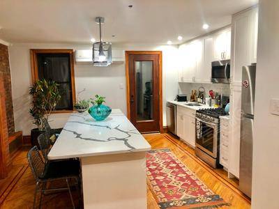 Gorgeous Clinton Hill Apartment with Backyard and Fire PitGorgeous Clinton Hill Apartment with Backyard and Fire Pit基础图库2